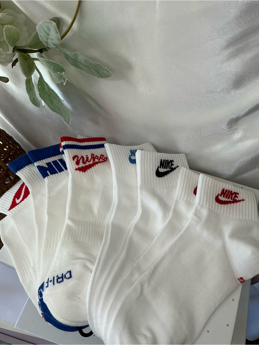NWOT Nike Men White 6 Pack Retro Ankle Socks Large 8-12